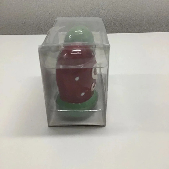 Ceramic Mitten Snowdrops Salt and Pepper Shakers Set of 2 - Picture 2 of 4